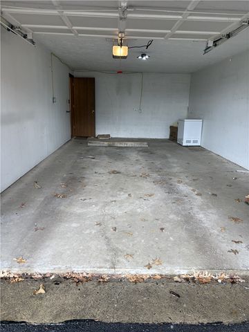 105 Woodstone Lane 71, New Kensington, PA 15068