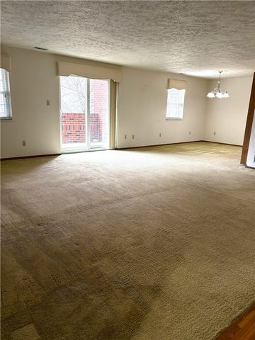 105 Woodstone Lane 71, New Kensington, PA 15068