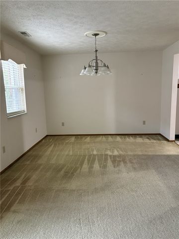 105 Woodstone Lane 71, New Kensington, PA 15068