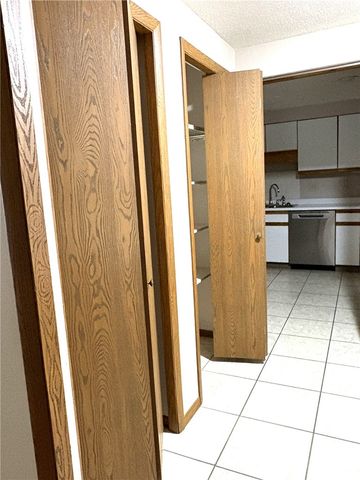 105 Woodstone Lane 71, New Kensington, PA 15068