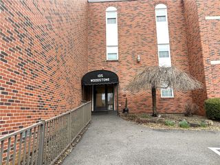 105 Woodstone Lane 71, New Kensington, PA 15068