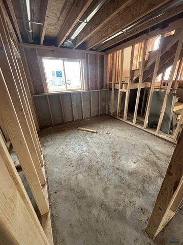 860 BUSHNELL CT, Box Elder, SD 57719