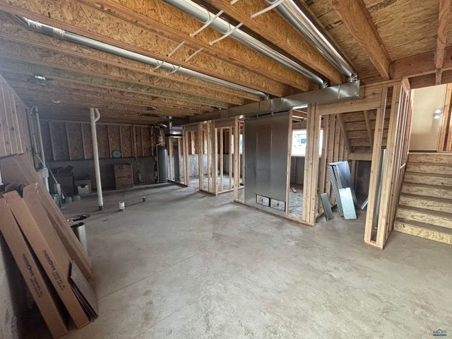 860 BUSHNELL CT, Box Elder, SD 57719