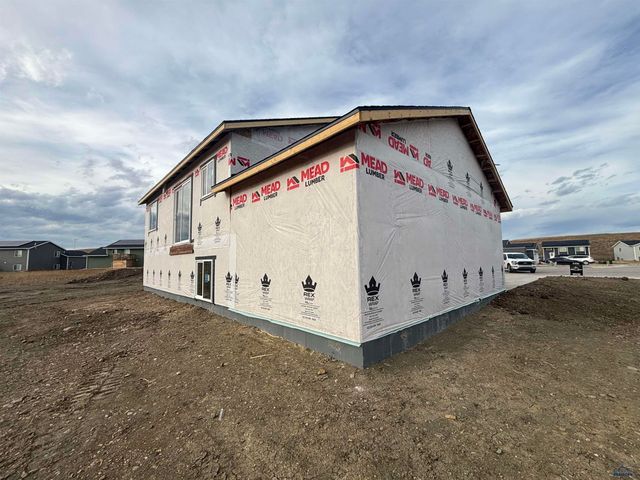 860 BUSHNELL CT, Box Elder, SD 57719