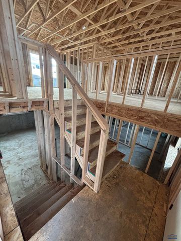 860 BUSHNELL CT, Box Elder, SD 57719