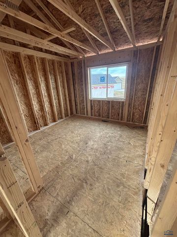 860 BUSHNELL CT, Box Elder, SD 57719