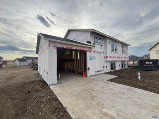 860 BUSHNELL CT, Box Elder, SD 57719