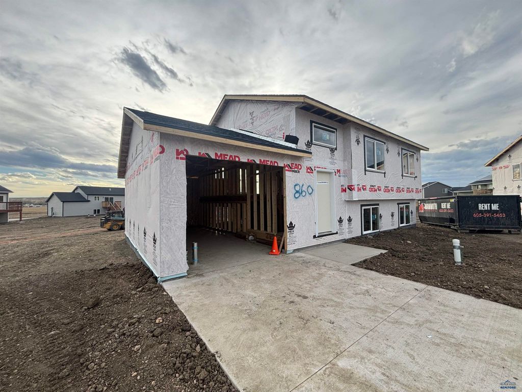 860 BUSHNELL CT, Box Elder, SD 57719