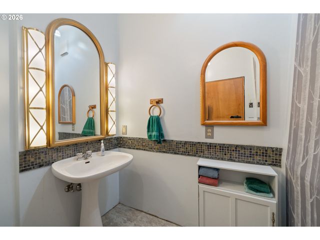 2500 WHISKEY CREEK Rd, Tillamook, OR 97141