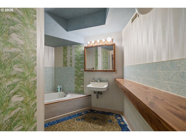 2500 WHISKEY CREEK Rd, Tillamook, OR 97141
