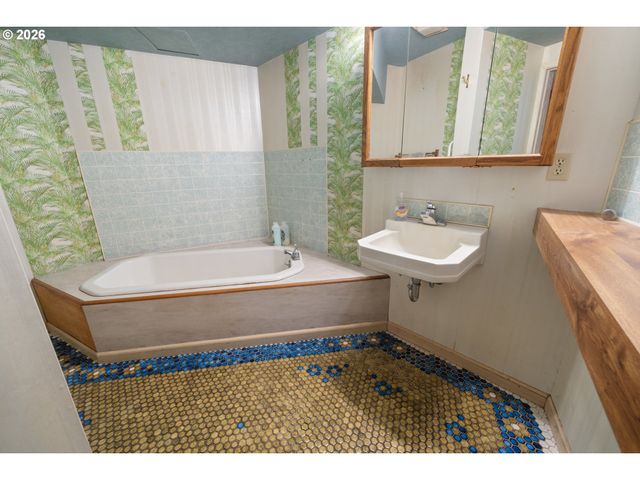 2500 WHISKEY CREEK Rd, Tillamook, OR 97141