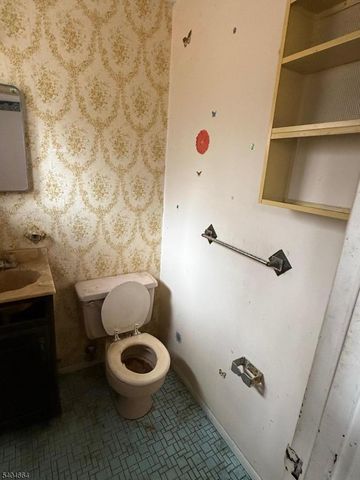 7 Fox Hill Dr, Franklin Boro, NJ 07416