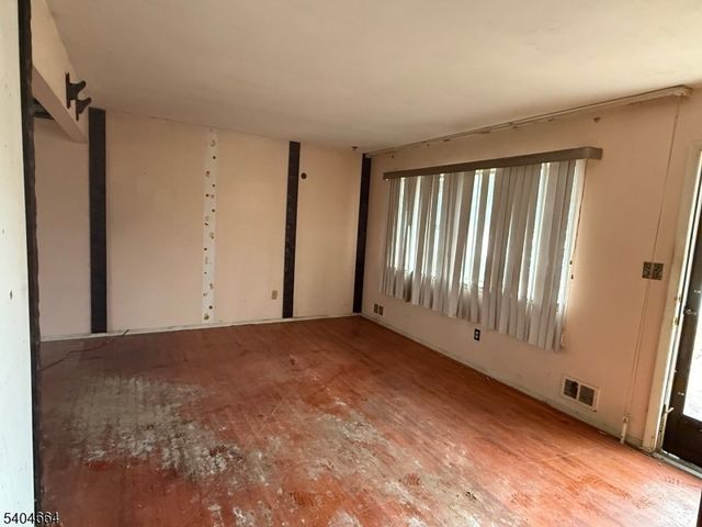 7 Fox Hill Dr, Franklin Boro, NJ 07416