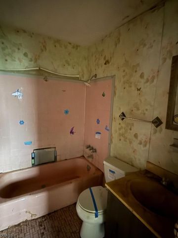 7 Fox Hill Dr, Franklin Boro, NJ 07416