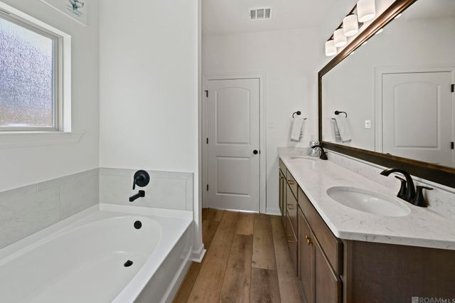 15521 Ralph Christy Dr, Prairieville, LA 70769