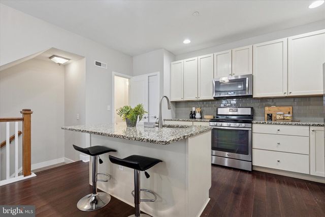 2407 BAINBRIDGE ST, Philadelphia, PA 19146