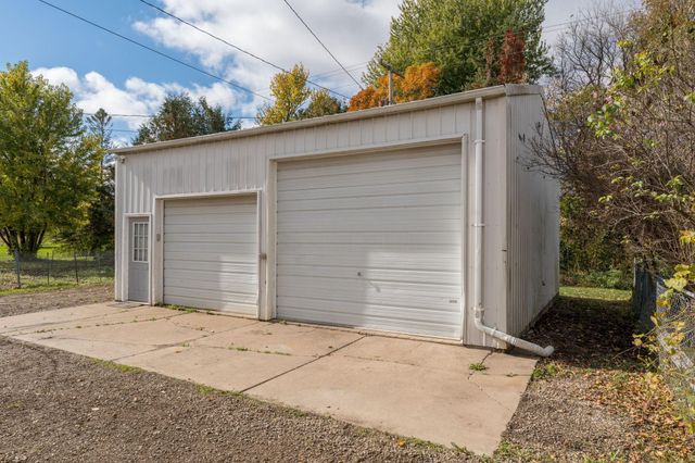 106 4th Street SW, Montgomery, MN 56069