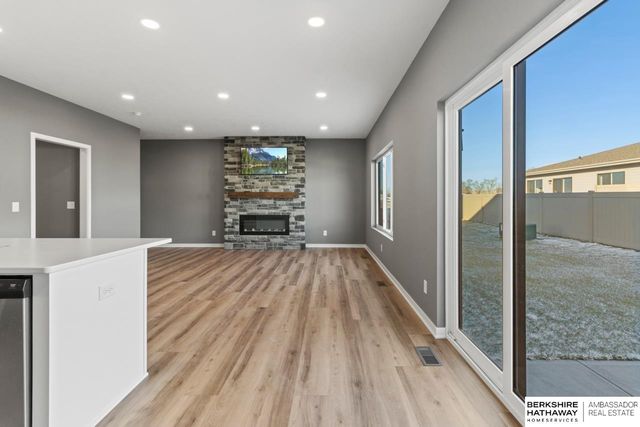 14812 Willow Street, Bennington, NE 68007