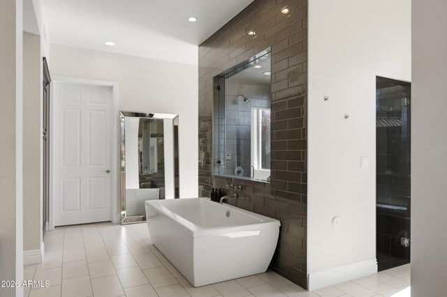 9801 E CARON Street, Scottsdale, AZ 85258