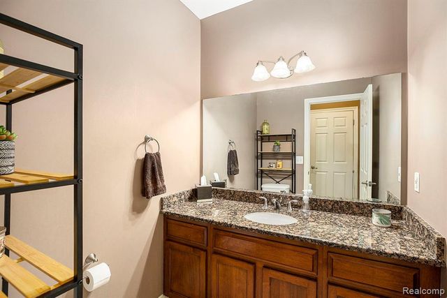 5975 Windemere Lane, Shelby Twp, MI 48316