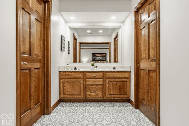 9037 Pinecreek Way, Indianapolis, IN 46256