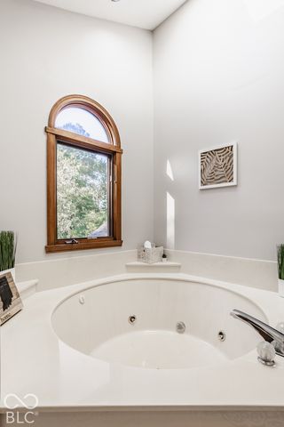 9037 Pinecreek Way, Indianapolis, IN 46256