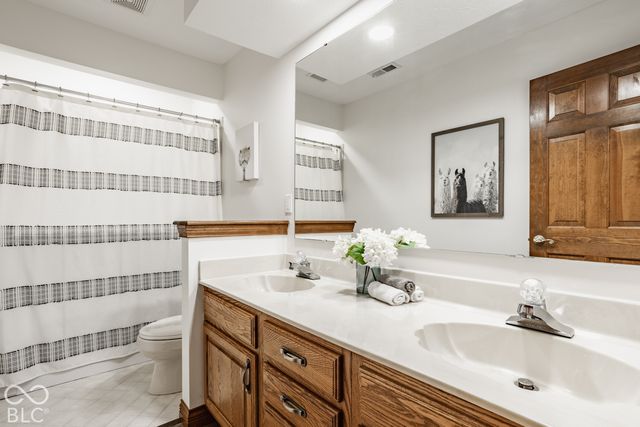 9037 Pinecreek Way, Indianapolis, IN 46256