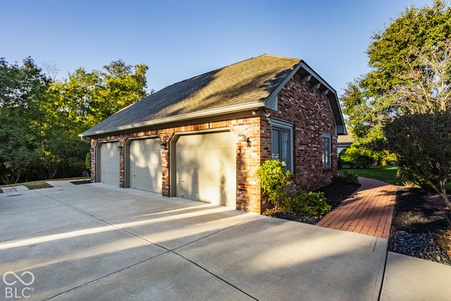 9037 Pinecreek Way, Indianapolis, IN 46256
