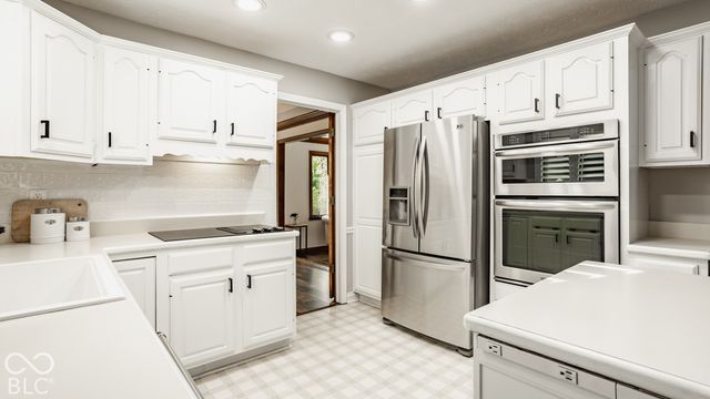 9037 Pinecreek Way, Indianapolis, IN 46256