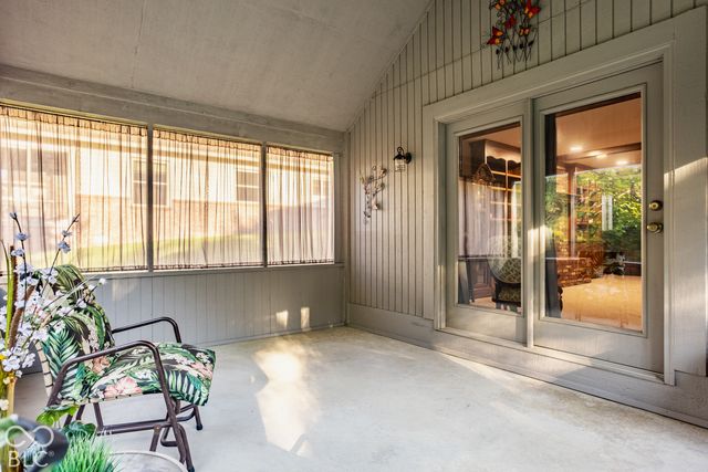 9037 Pinecreek Way, Indianapolis, IN 46256