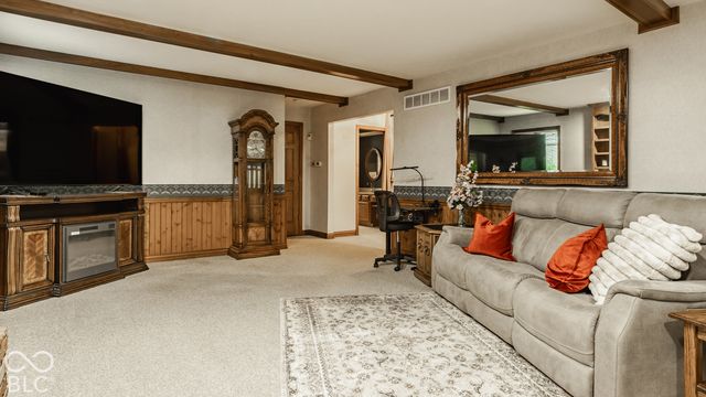 9037 Pinecreek Way, Indianapolis, IN 46256