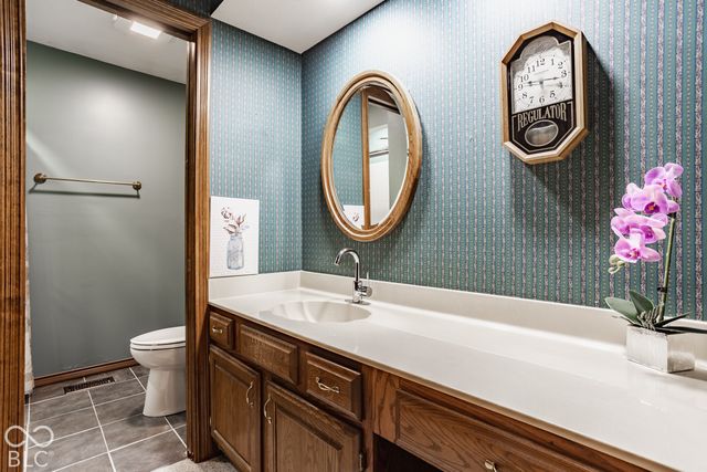 9037 Pinecreek Way, Indianapolis, IN 46256