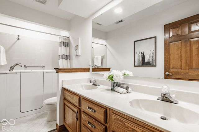 9037 Pinecreek Way, Indianapolis, IN 46256