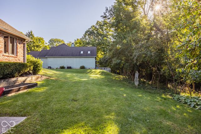 9037 Pinecreek Way, Indianapolis, IN 46256