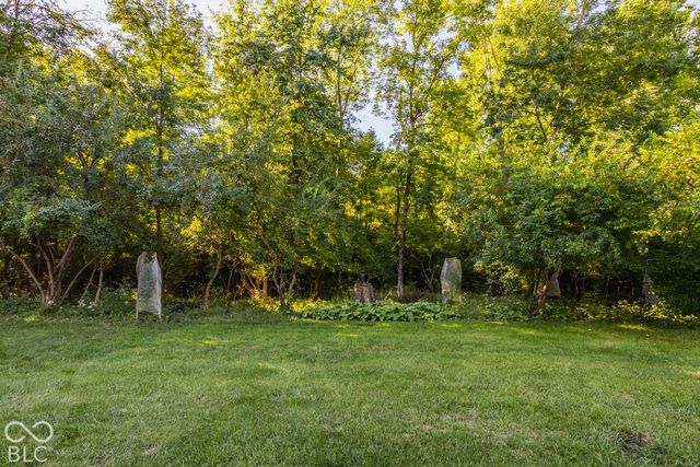 9037 Pinecreek Way, Indianapolis, IN 46256