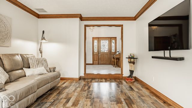 9037 Pinecreek Way, Indianapolis, IN 46256