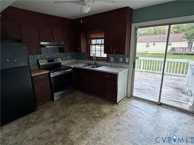 1607 Old Iron Rd, Hopewell, VA 23860