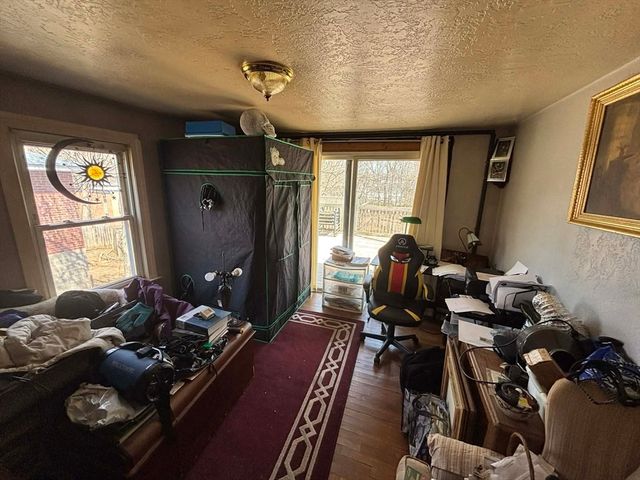 148 Pond St, Leominster, MA 01453