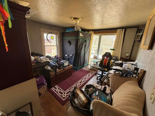 148 Pond St, Leominster, MA 01453