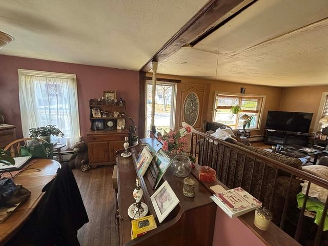 148 Pond St, Leominster, MA 01453