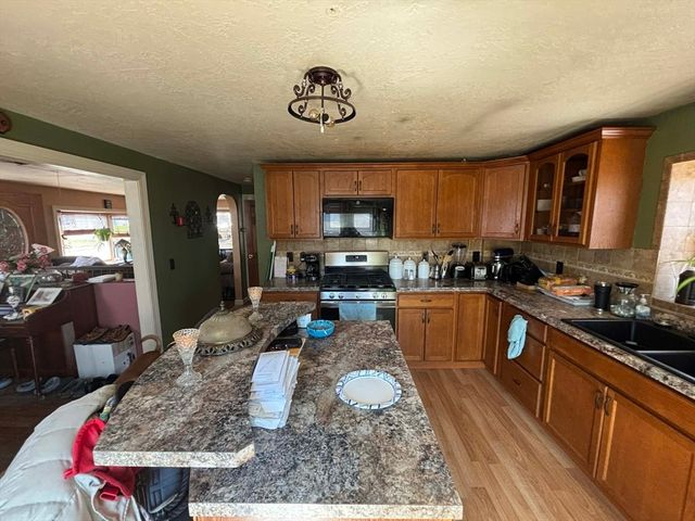 148 Pond St, Leominster, MA 01453