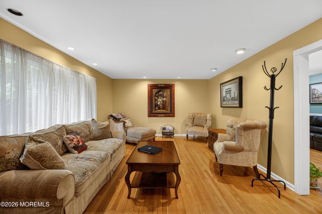7 Kingston Terrace, Morganville, NJ 07751