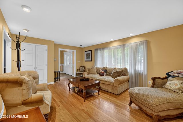 7 Kingston Terrace, Morganville, NJ 07751