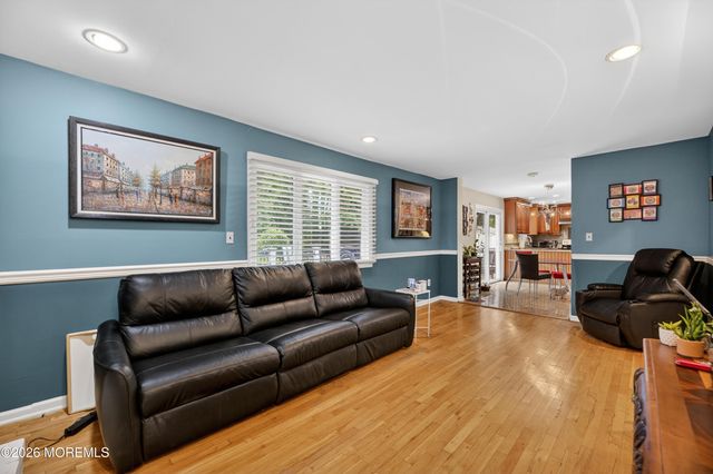 7 Kingston Terrace, Morganville, NJ 07751