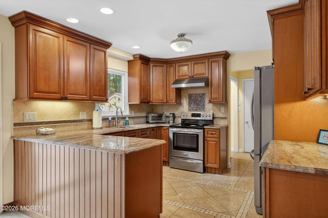 7 Kingston Terrace, Morganville, NJ 07751