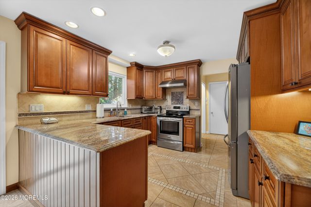 7 Kingston Terrace, Morganville, NJ 07751