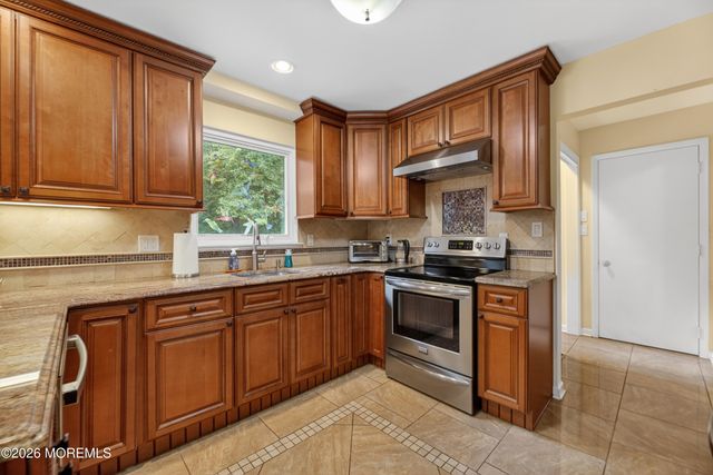 7 Kingston Terrace, Morganville, NJ 07751
