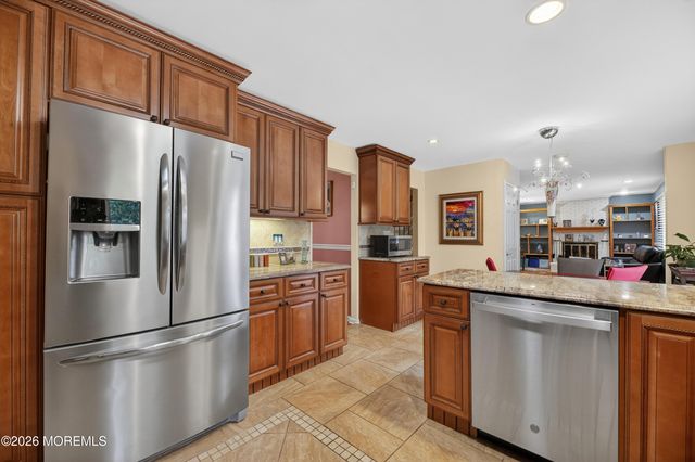 7 Kingston Terrace, Morganville, NJ 07751