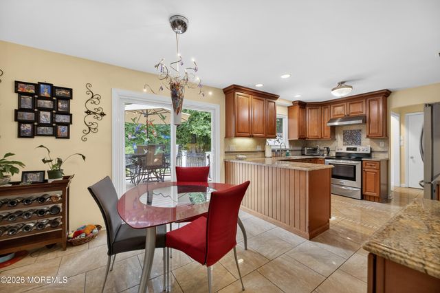 7 Kingston Terrace, Morganville, NJ 07751