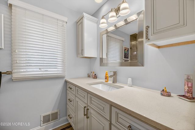 7 Kingston Terrace, Morganville, NJ 07751